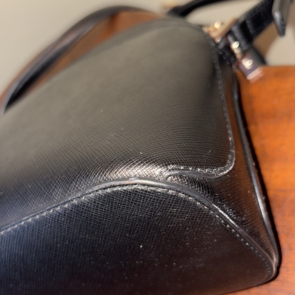 Kate Spade  Crossbody bag  Saffiano Leather  black   sweetheart cut front & back - Picture 13 of 16